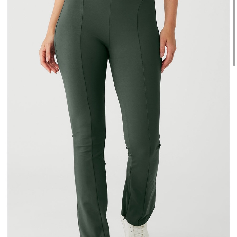 Alo Yoga hi waist 7/8 zip it flare legging - dark cactus - Picture 2 of 10